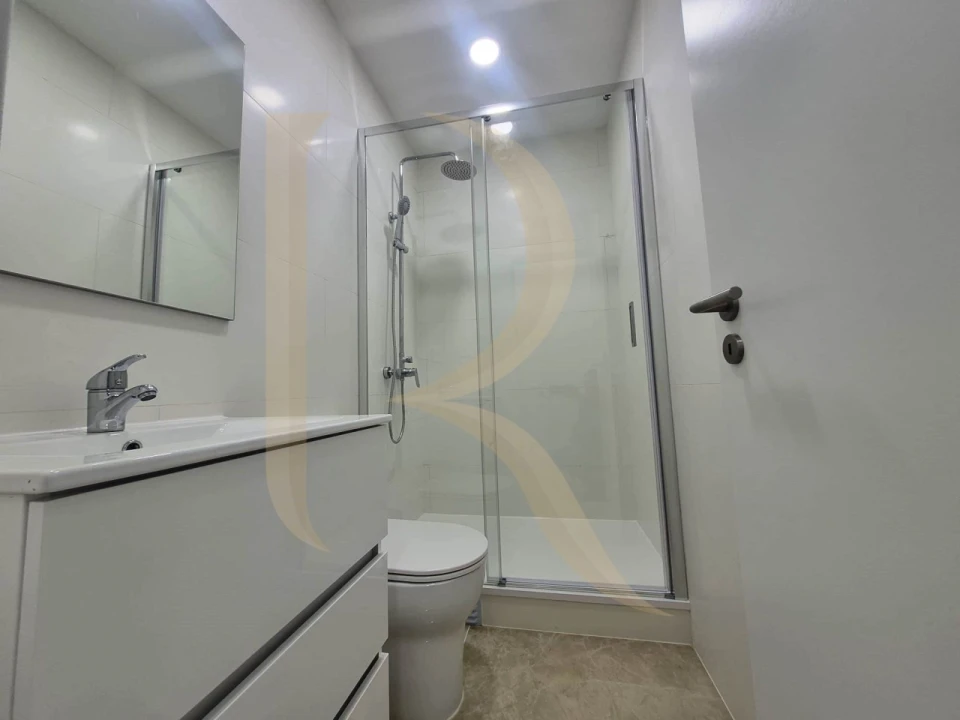 Apartamento T2 para Venda em Almada, Cova da Piedade, Pragal e Cacilhas Foto 5