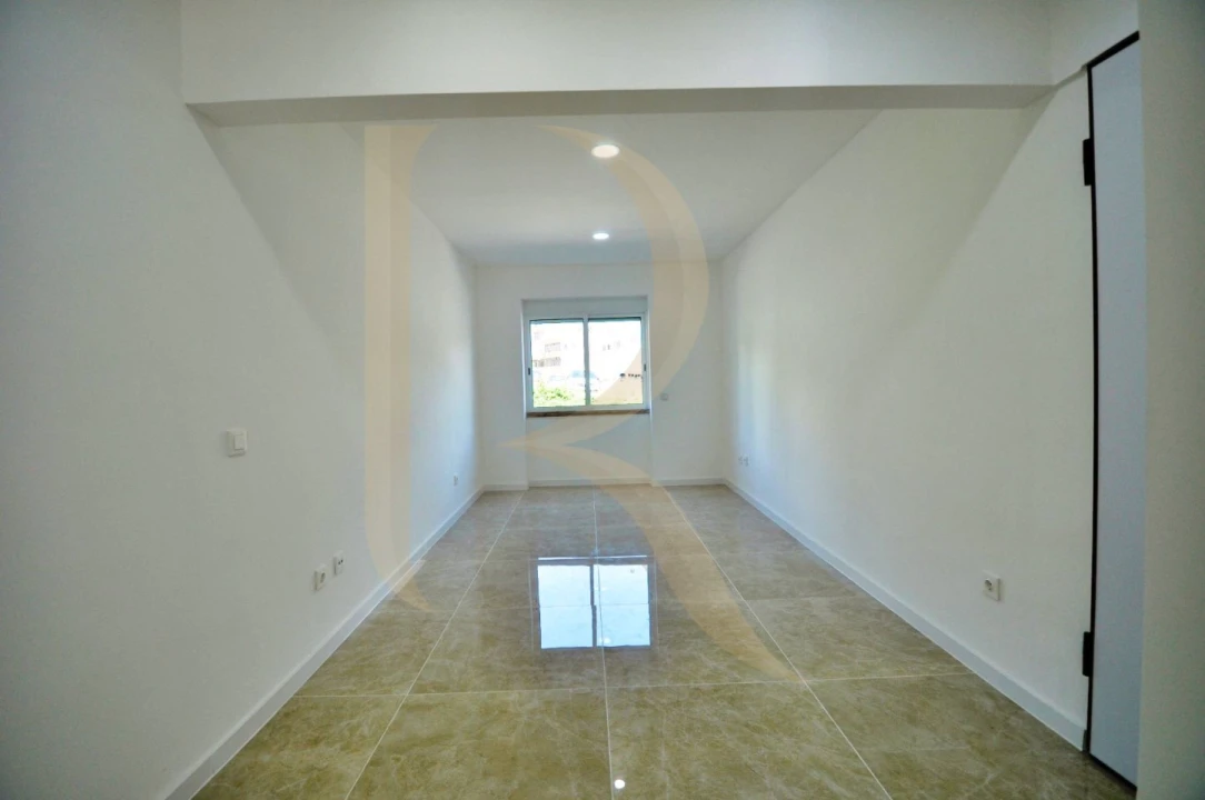 Apartamento T2 para Venda em Almada, Cova da Piedade, Pragal e Cacilhas Foto 2