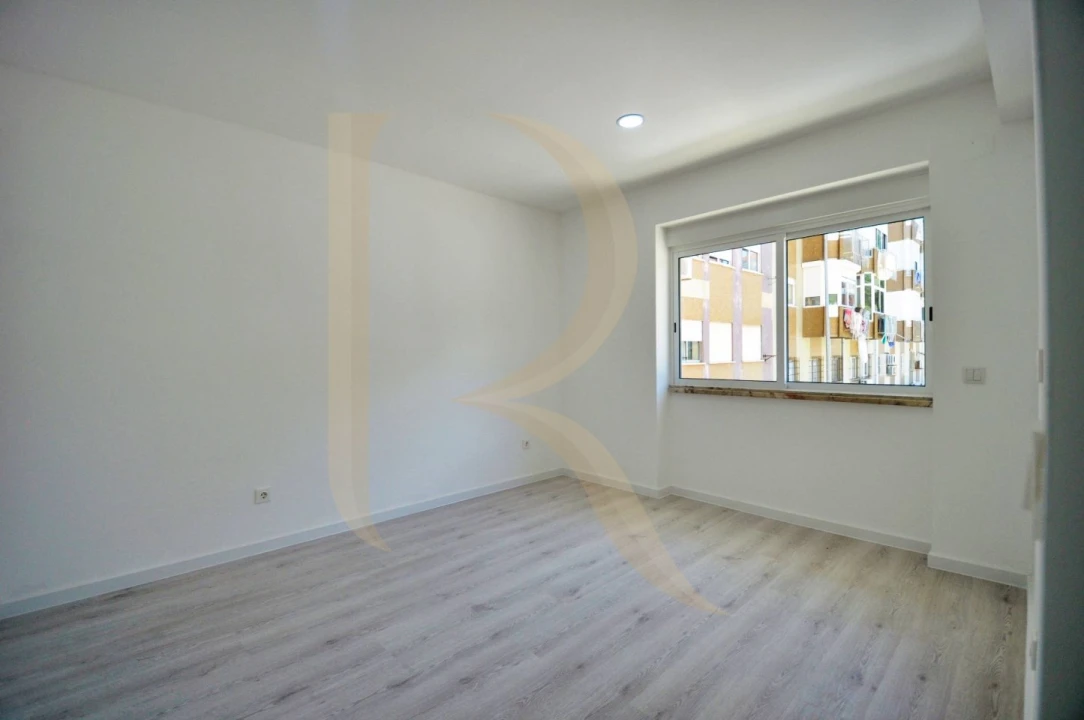 Apartamento T2 para Venda em Almada, Cova da Piedade, Pragal e Cacilhas Foto 11