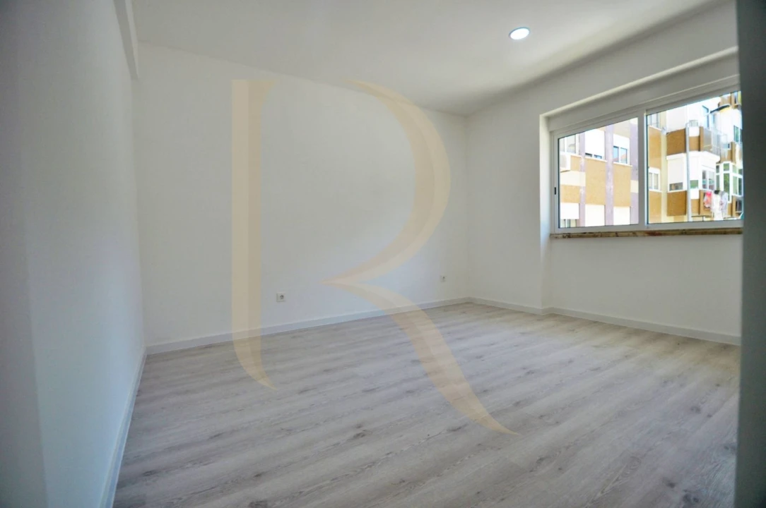 Apartamento T2 para Venda em Almada, Cova da Piedade, Pragal e Cacilhas Foto 12