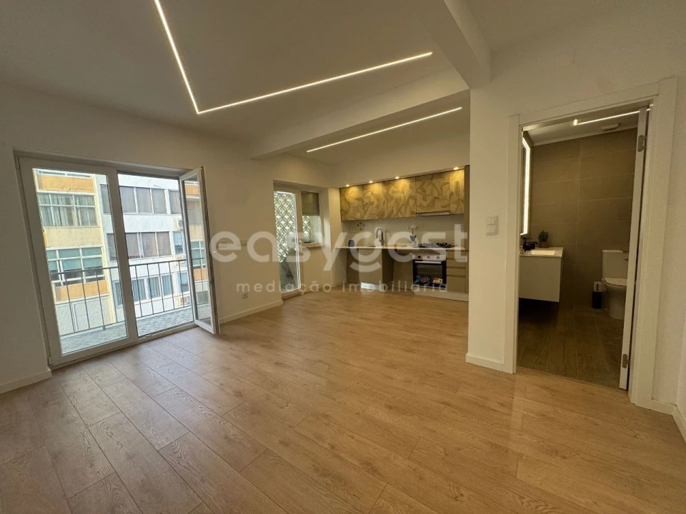 Apartamento T2 para Venda em Almada, Cova da Piedade, Pragal e Cacilhas Foto 2