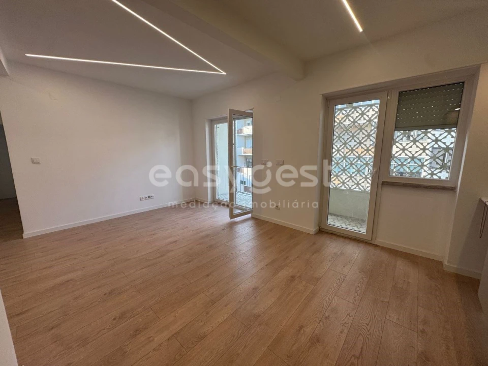Apartamento T2 para Venda em Almada, Cova da Piedade, Pragal e Cacilhas Foto 9