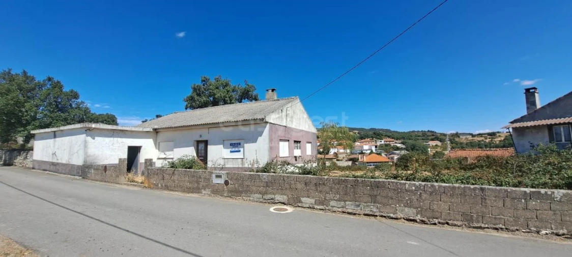 Moradia T3 para Venda em Mogadouro, Valverde, Vale de Porco e Vilar de Rei