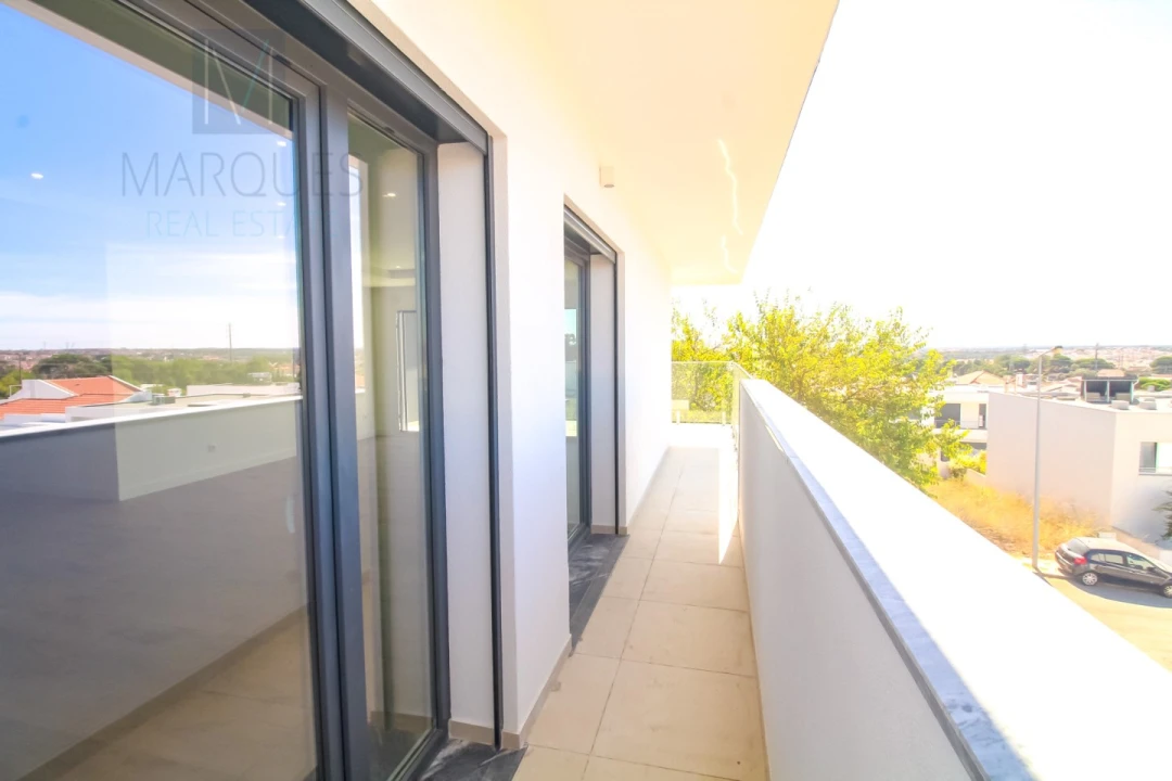 Apartamento T3 para Venda em Laranjeiro e Feijó Foto 4