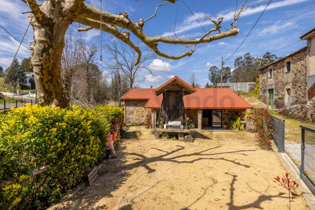 Quinta T4 para Venda em Moure Foto 1