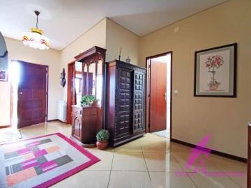 Moradia T5 para Venda em Santa Maria Maior e Monserrate e Meadela