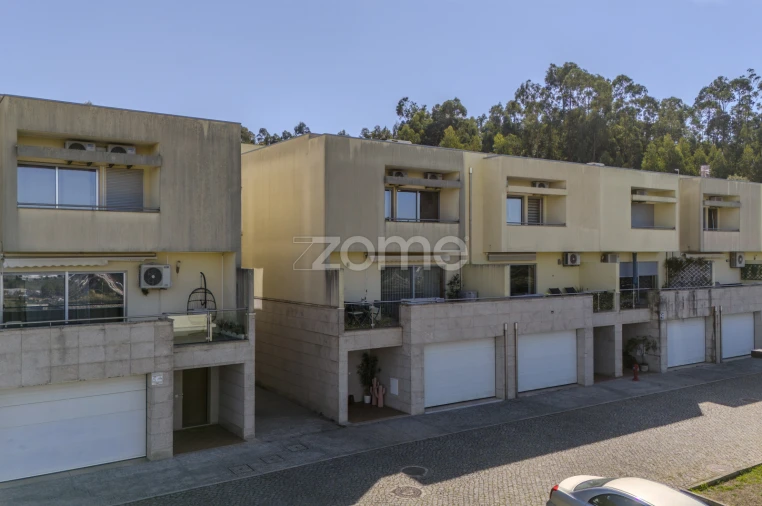 Moradia T4 para Venda em Folgosa Foto 50