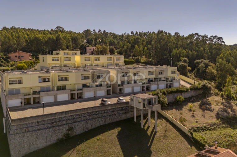 Moradia T4 para Venda em Folgosa Foto 53