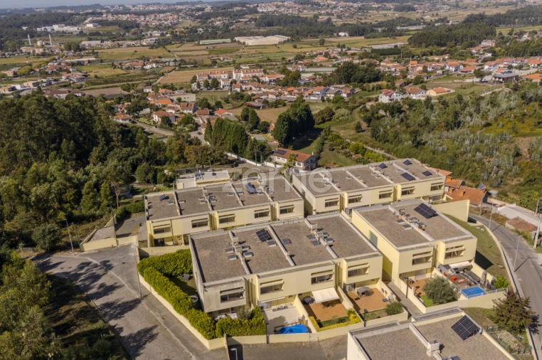 Moradia T4 para Venda em Folgosa Foto 57