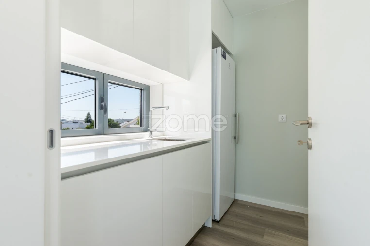 Moradia T4 para Venda em Barcarena Foto 14