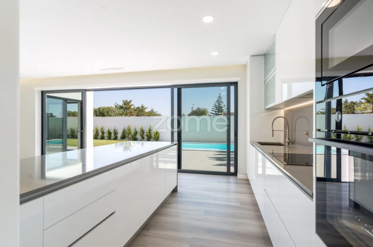 Moradia T4 para Venda em Barcarena Foto 13