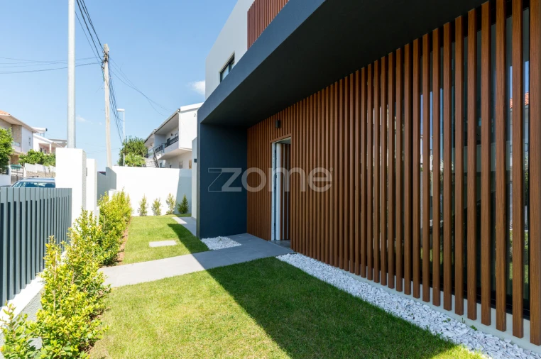 Moradia T4 para Venda em Barcarena Foto 3