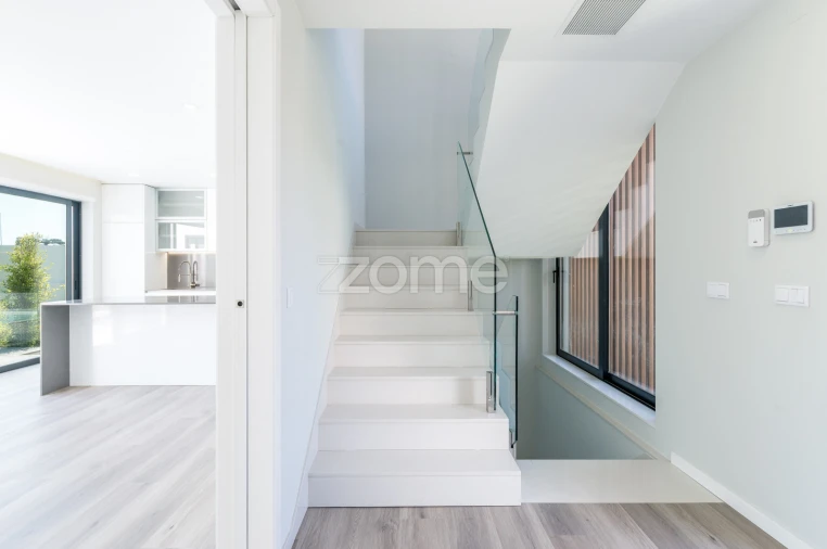 Moradia T4 para Venda em Barcarena Foto 4