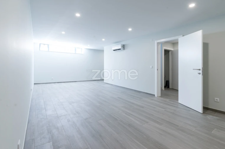 Moradia T4 para Venda em Barcarena Foto 42