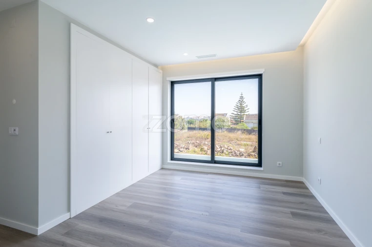 Moradia T4 para Venda em Barcarena Foto 25