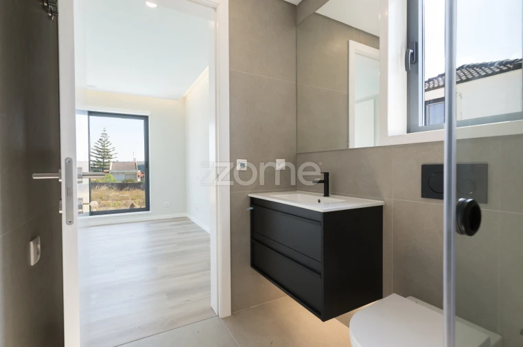 Moradia T4 para Venda em Barcarena Foto 31