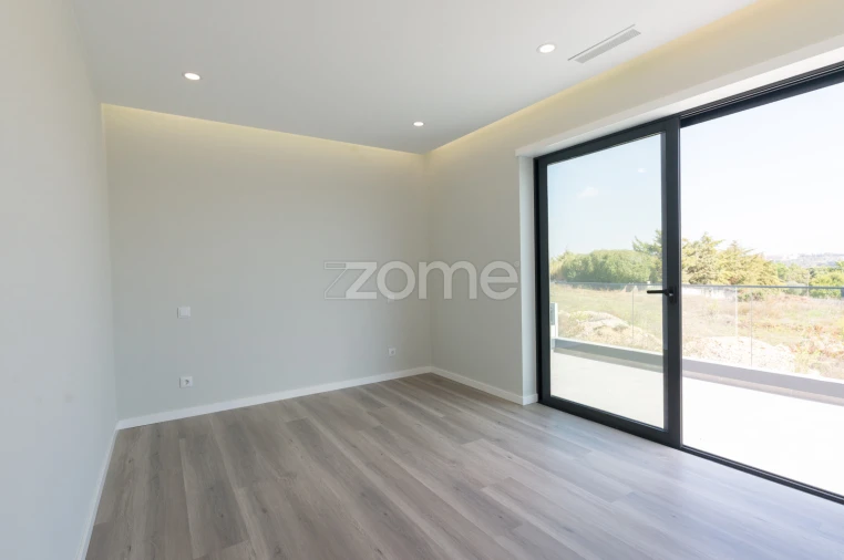 Moradia T4 para Venda em Barcarena Foto 23