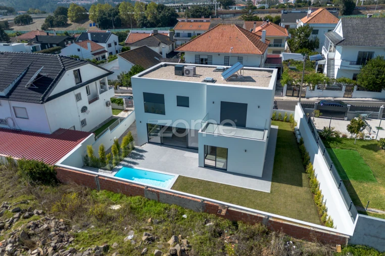 Moradia T4 para Venda em Barcarena Foto 55