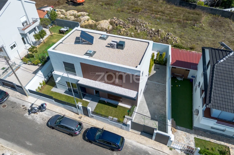 Moradia T4 para Venda em Barcarena Foto 56