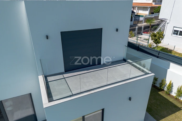 Moradia T4 para Venda em Barcarena Foto 52