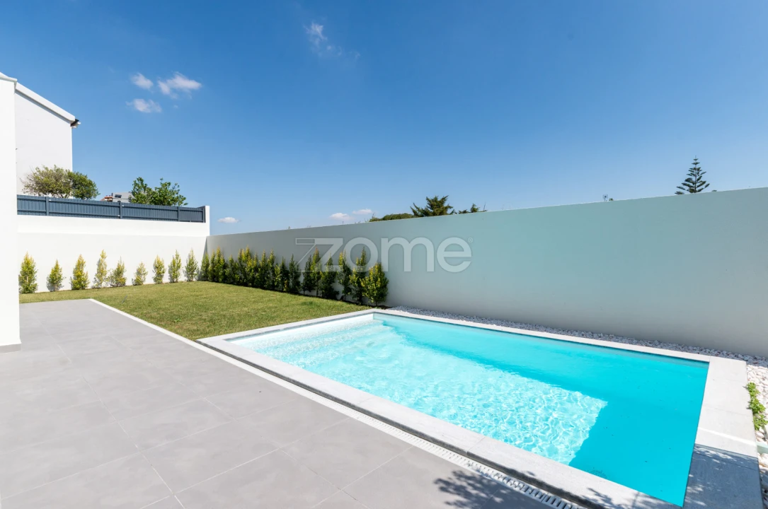 Moradia T4 para Venda em Barcarena Foto 46