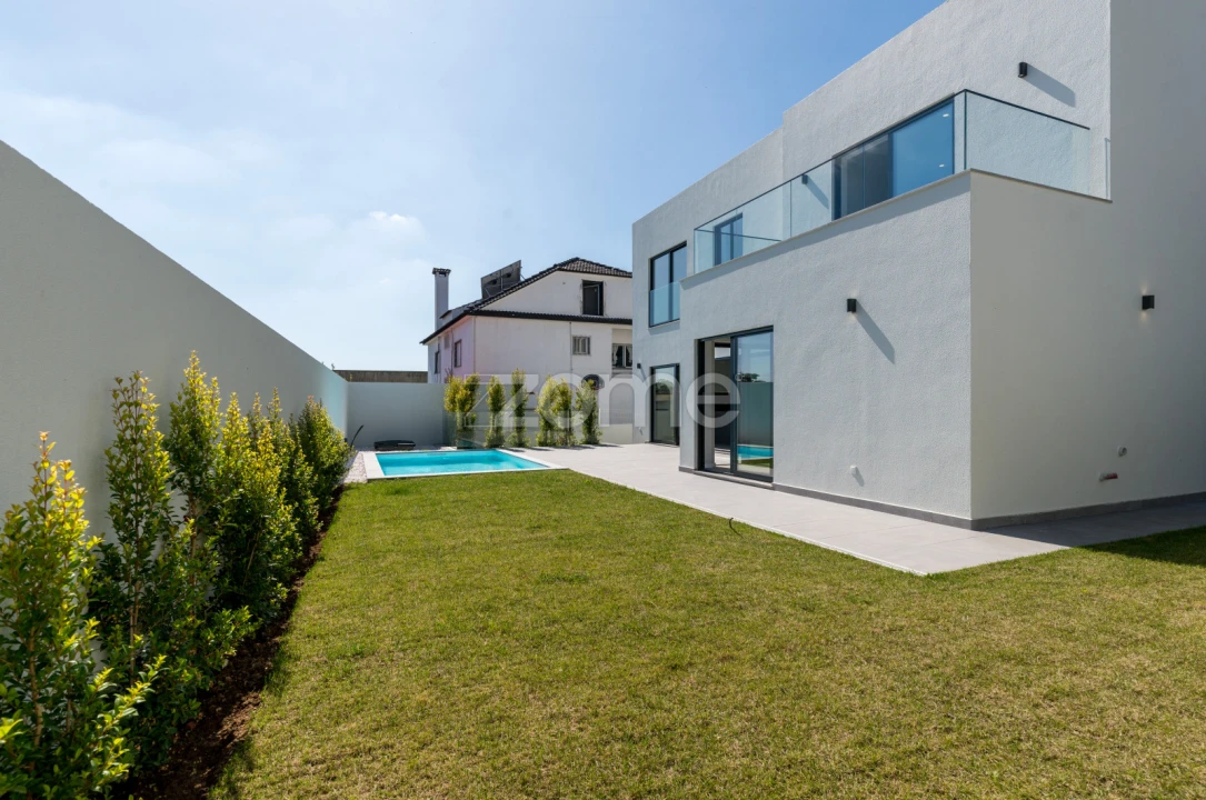 Moradia T4 para Venda em Barcarena Foto 48