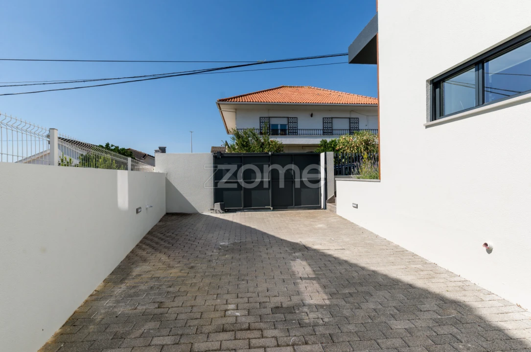 Moradia T4 para Venda em Barcarena Foto 44