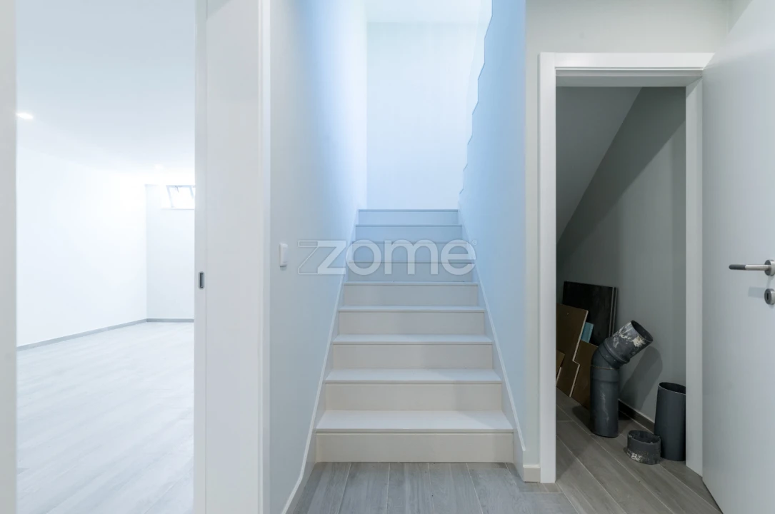 Moradia T4 para Venda em Barcarena Foto 34