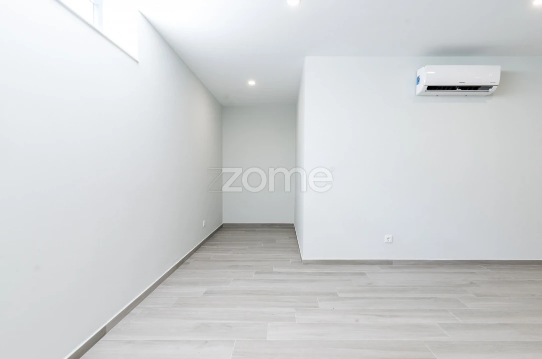 Moradia T4 para Venda em Barcarena Foto 37