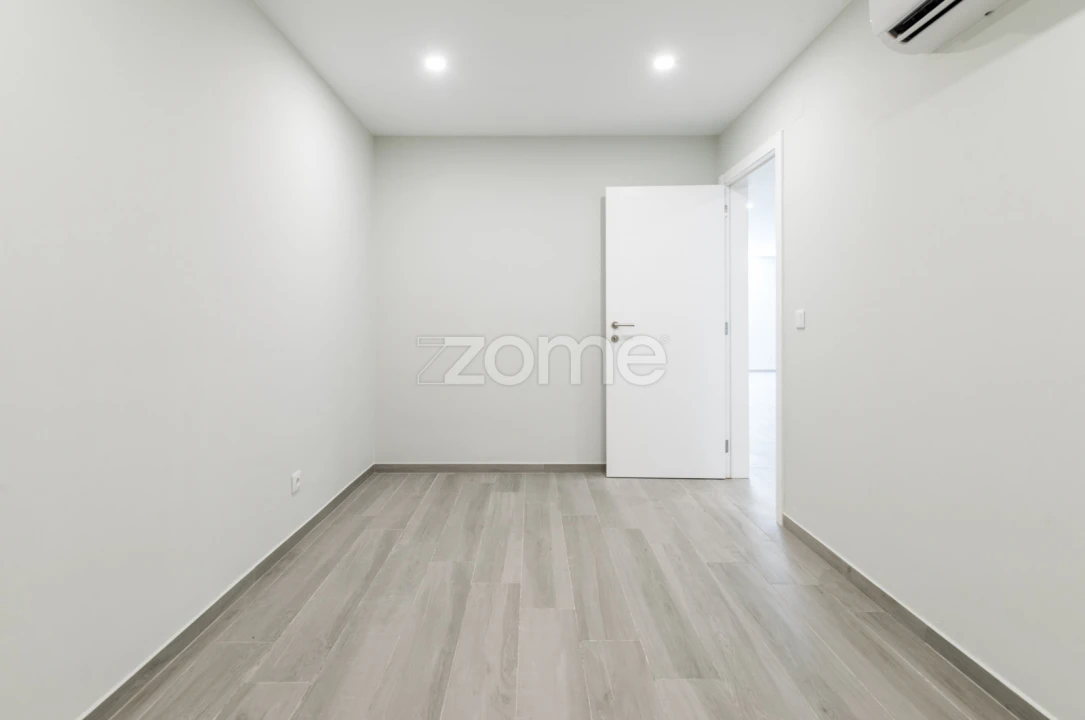 Moradia T4 para Venda em Barcarena Foto 38