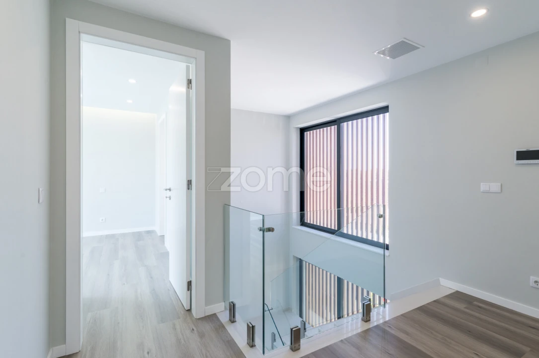 Moradia T4 para Venda em Barcarena Foto 20