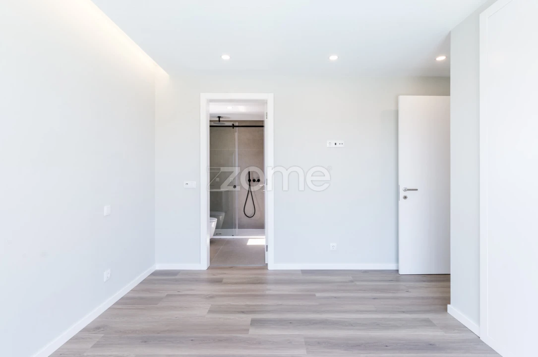 Moradia T4 para Venda em Barcarena Foto 29