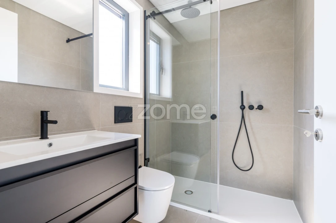 Moradia T4 para Venda em Barcarena Foto 24