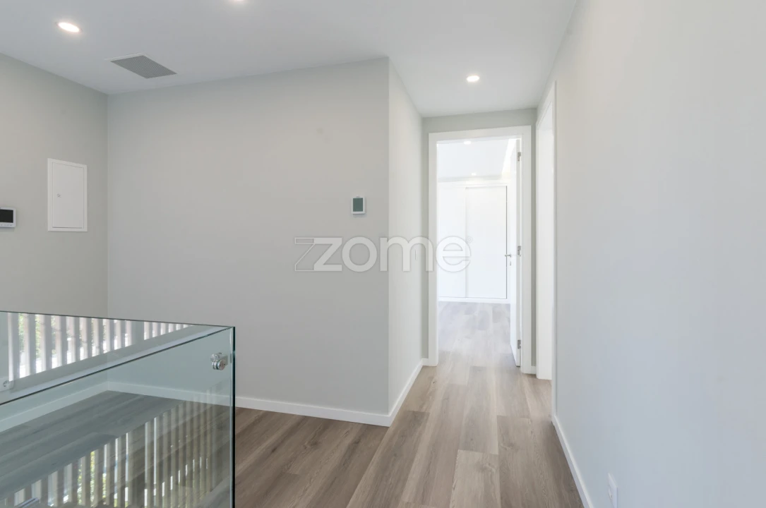 Moradia T4 para Venda em Barcarena Foto 21