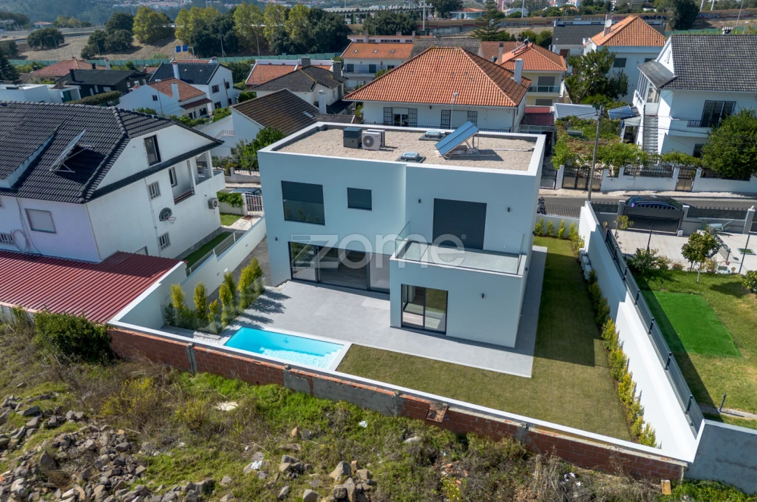 Moradia T4 para Venda em Barcarena Foto 55