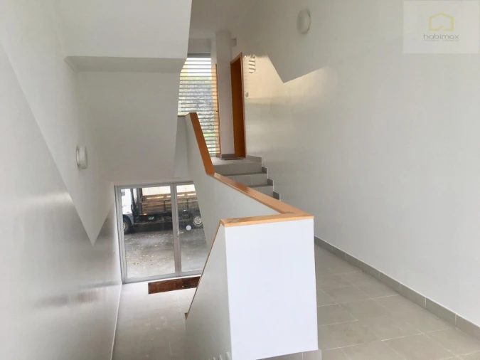 Apartamento T1 para Venda em Fajã de Baixo Foto 3