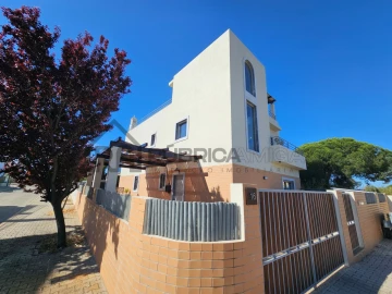 Moradia T3 para Venda em Moncarapacho e Fuseta