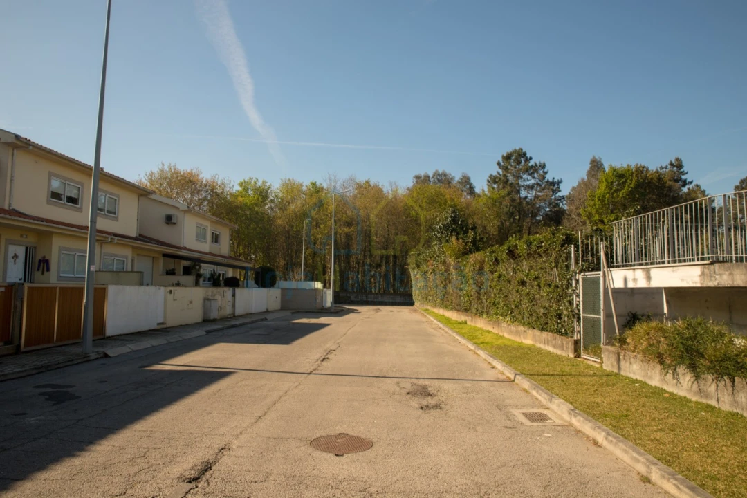 Terreno Comércio / Armazém para Venda em Merelim (São Paio), Panoias e Parada de Tibães Foto 11