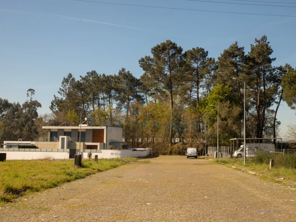 Terreno Comércio / Armazém para Venda em Merelim (São Paio), Panoias e Parada de Tibães Foto 15