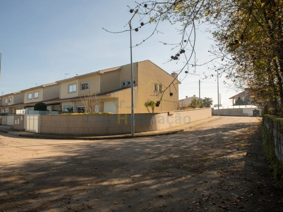 Terreno Comércio / Armazém para Venda em Merelim (São Paio), Panoias e Parada de Tibães Foto 20