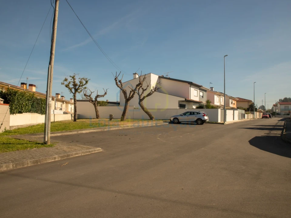 Terreno Comércio / Armazém para Venda em Merelim (São Paio), Panoias e Parada de Tibães Foto 6