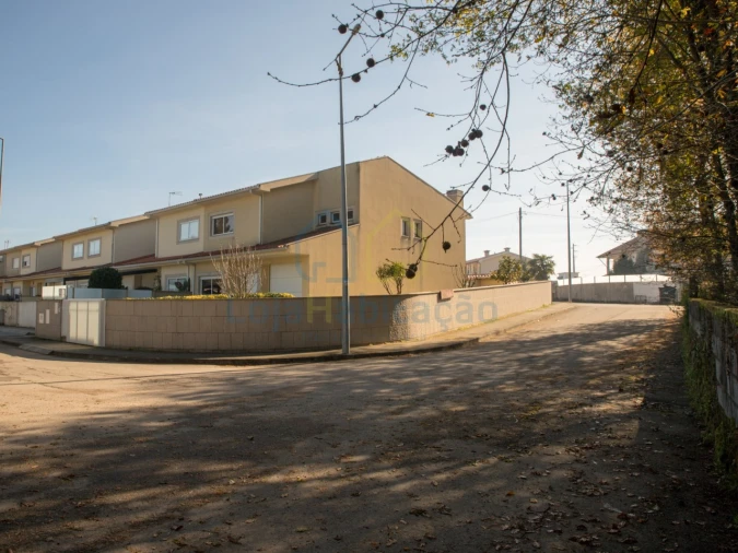 Terreno Comércio / Armazém para Venda em Merelim (São Paio), Panoias e Parada de Tibães Foto 20