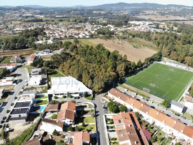 Terreno Comércio / Armazém para Venda em Merelim (São Paio), Panoias e Parada de Tibães Foto 3