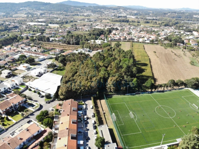 Terreno Comércio / Armazém para Venda em Merelim (São Paio), Panoias e Parada de Tibães