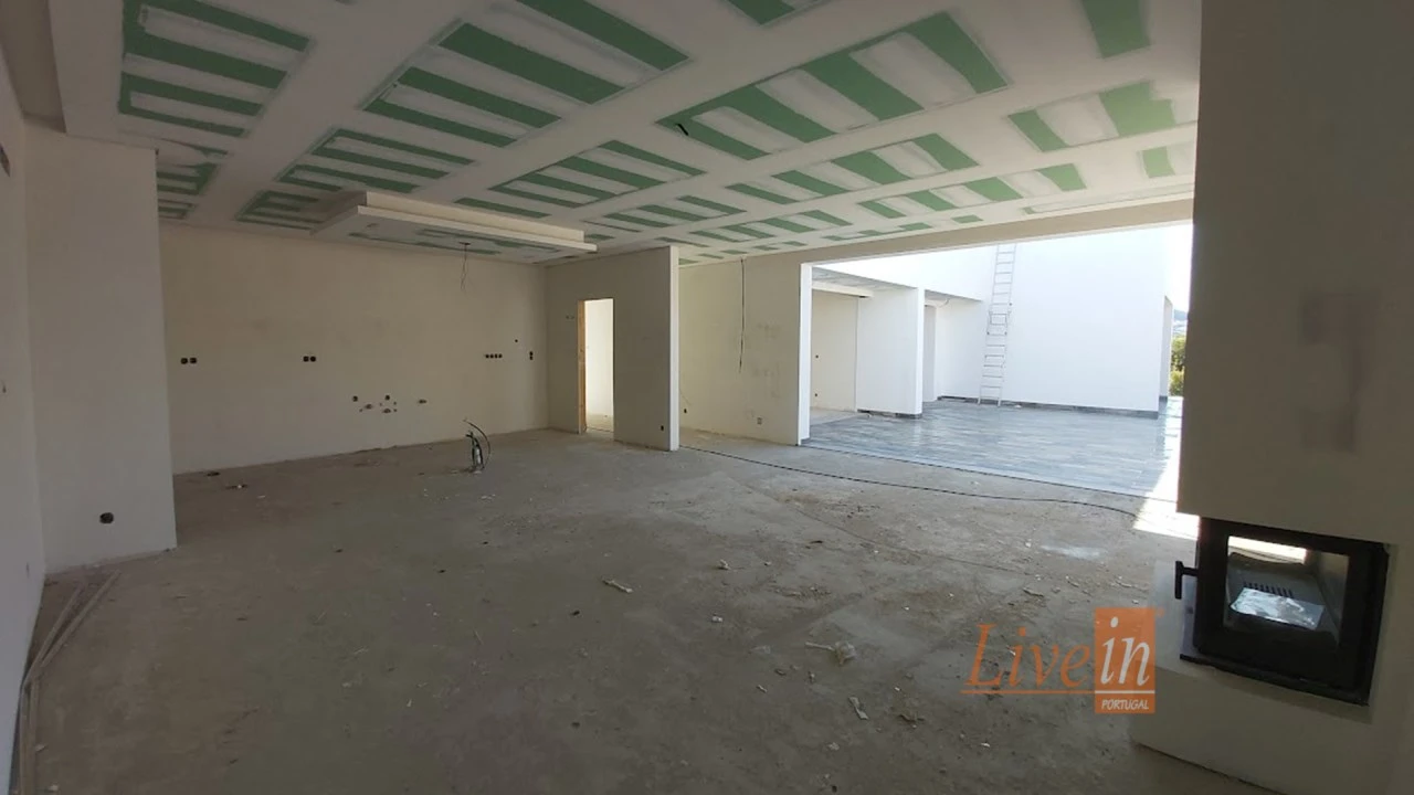 Quinta T4 para Venda em Azueira e Sobral da Abelheira Foto 6