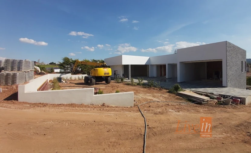 Quinta T4 para Venda em Azueira e Sobral da Abelheira Foto 1