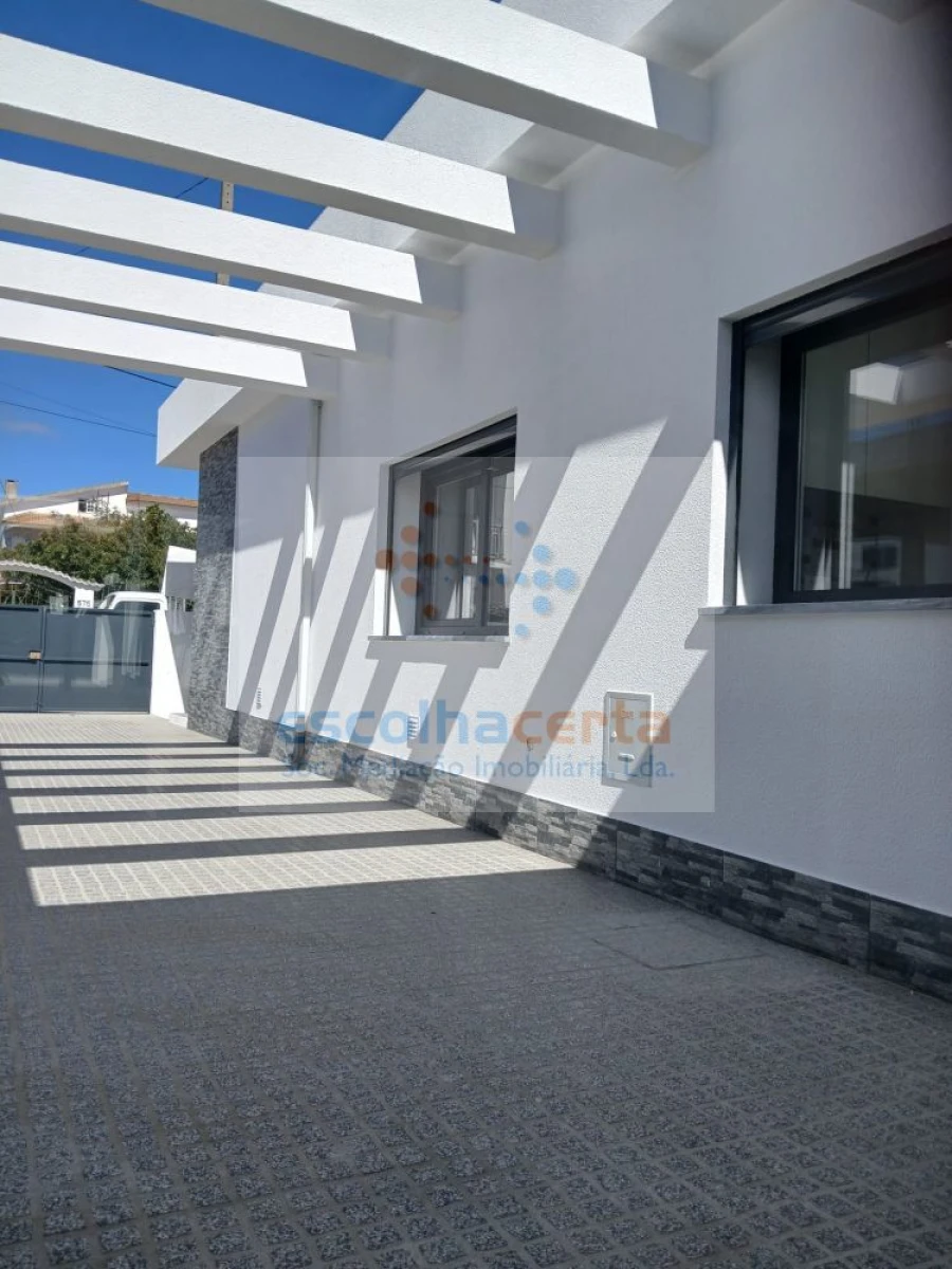 Moradia T4 para Venda em Fernao Ferro Foto 38