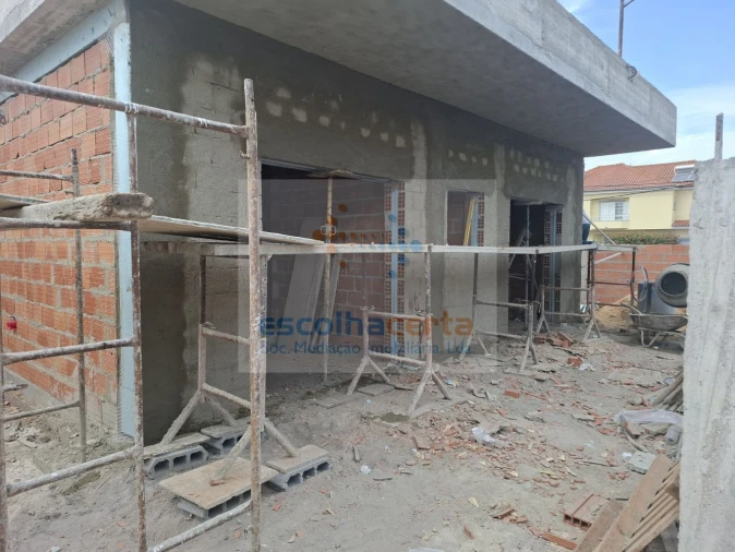 Moradia T4 para Venda em Fernao Ferro Foto 1