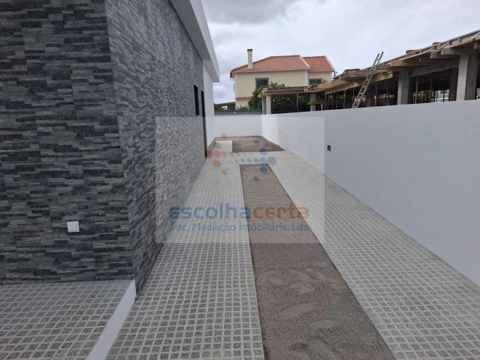 Moradia T4 para Venda em Fernao Ferro Foto 15