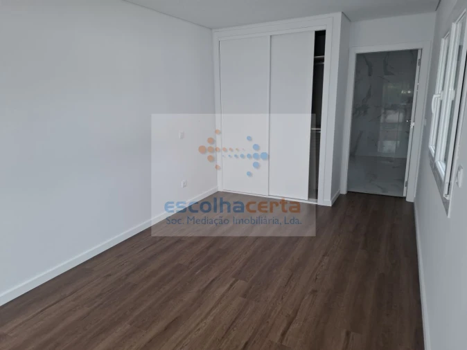 Moradia T4 para Venda em Fernao Ferro Foto 11